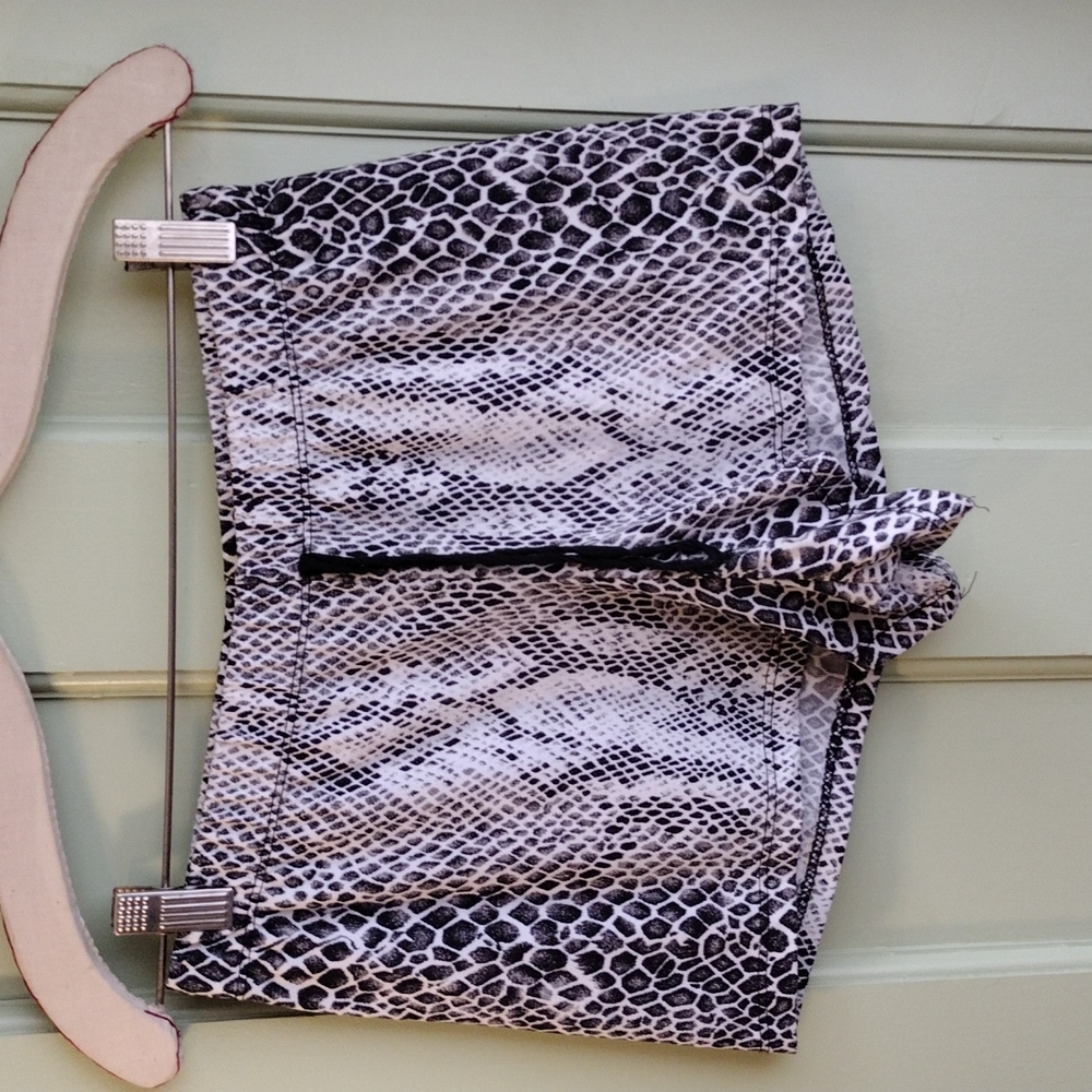 Women's Sweet snakeskin elastic booty shorts size Small